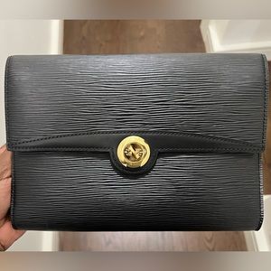 Vintage Louis Vuitton clutch in black epi leather